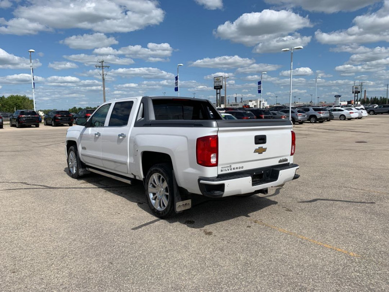 Pre-owned 2017 Chevrolet Silverado 1500 High Desert – Navigation 4x4 